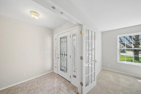 $415,000 | 233 Spring Court, North Aurora, IL 60542
