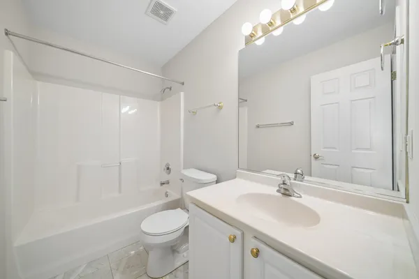 $415,000 | 233 Spring Court, North Aurora, IL 60542