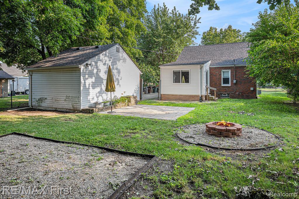 1070 Hampton Road Grosse Pointe Woods, MI 48236 - Photo 16 of 22