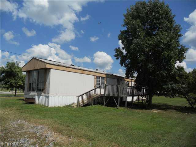 2802 Upper Lake Road Thomasville, NC 27360 - Photo 3 of 4 Exterior Back.