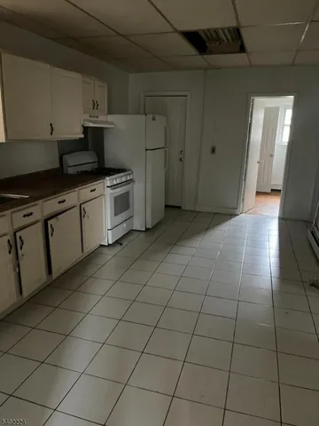 $2,400 | 66 Erie Street, Elizabeth Port, NJ 07206