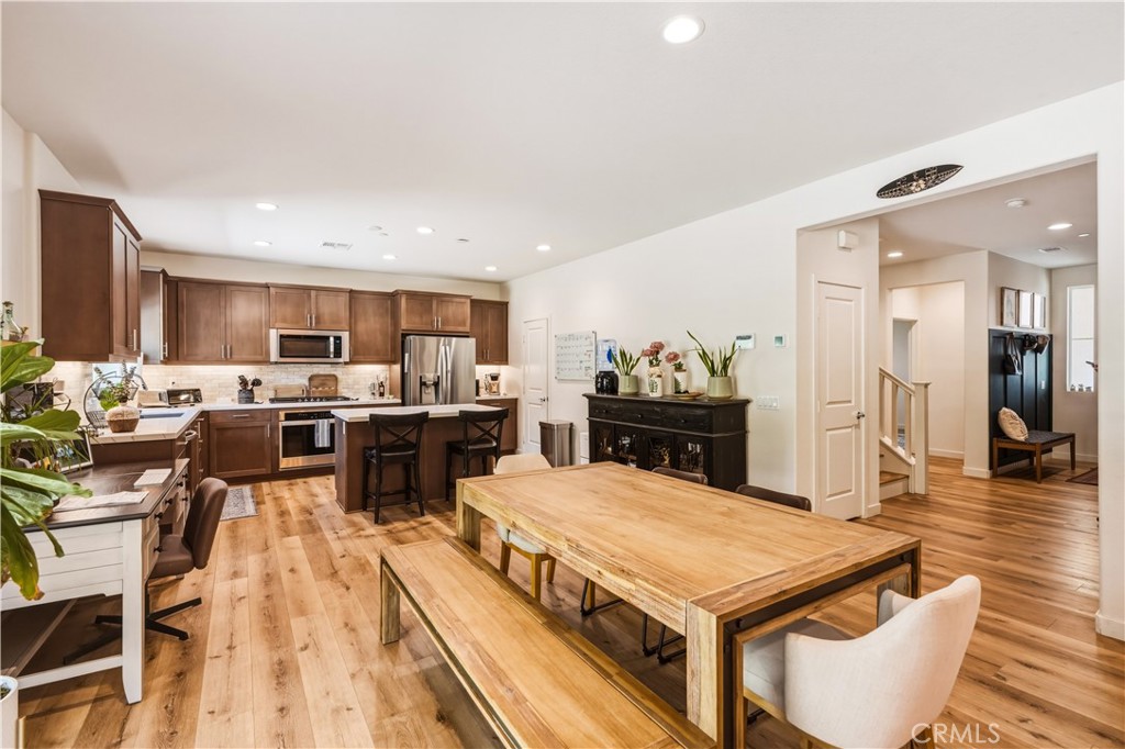 29853 White Ridge Road Winchester, CA 92596 - Photo 16 of 61 Eat in kitchen with Island bar stools