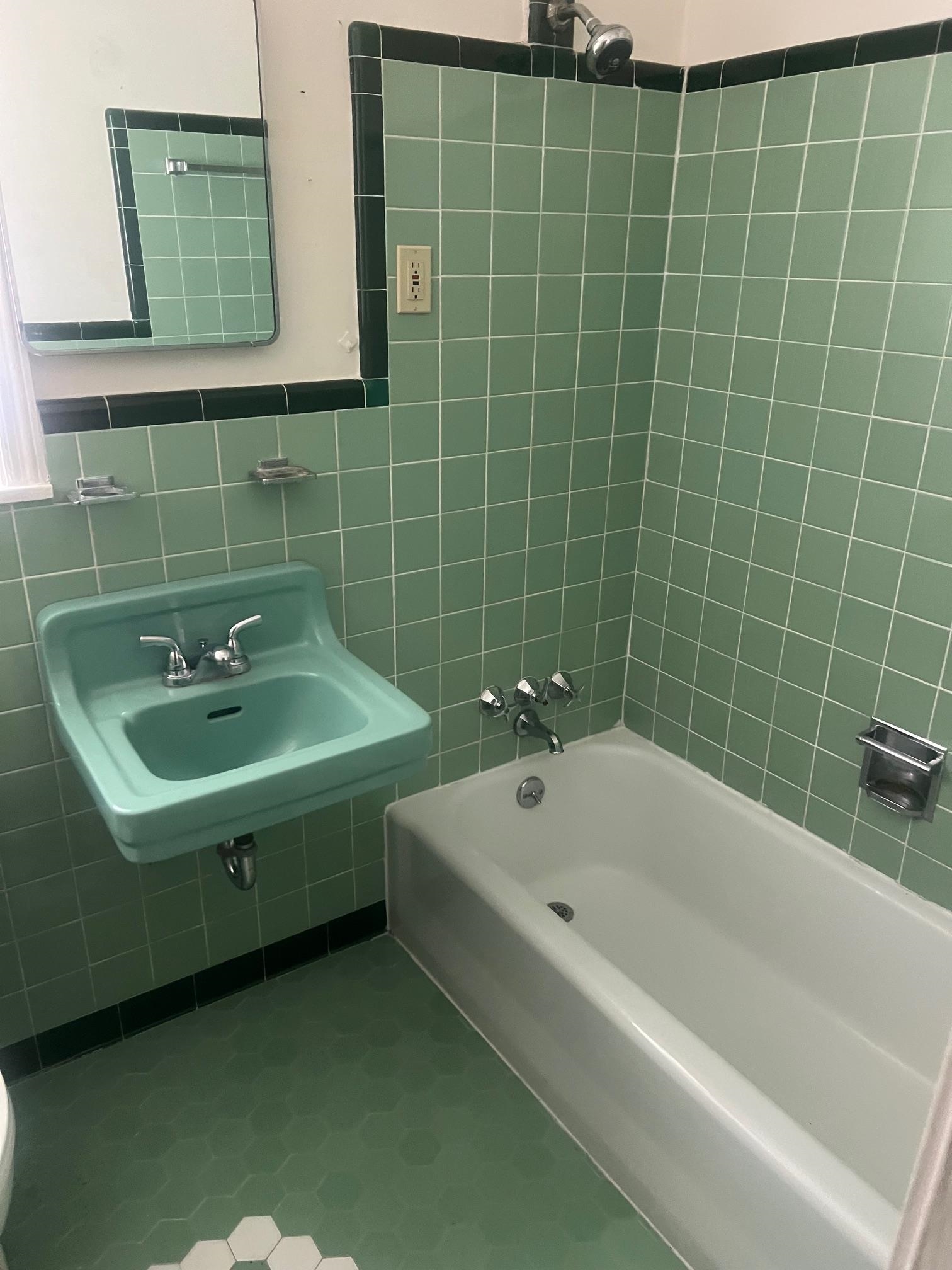 5048 Kaye Road Memphis, TN 38117 - Photo 14 of 19 a bathroom with a bathtub sink and mirror
