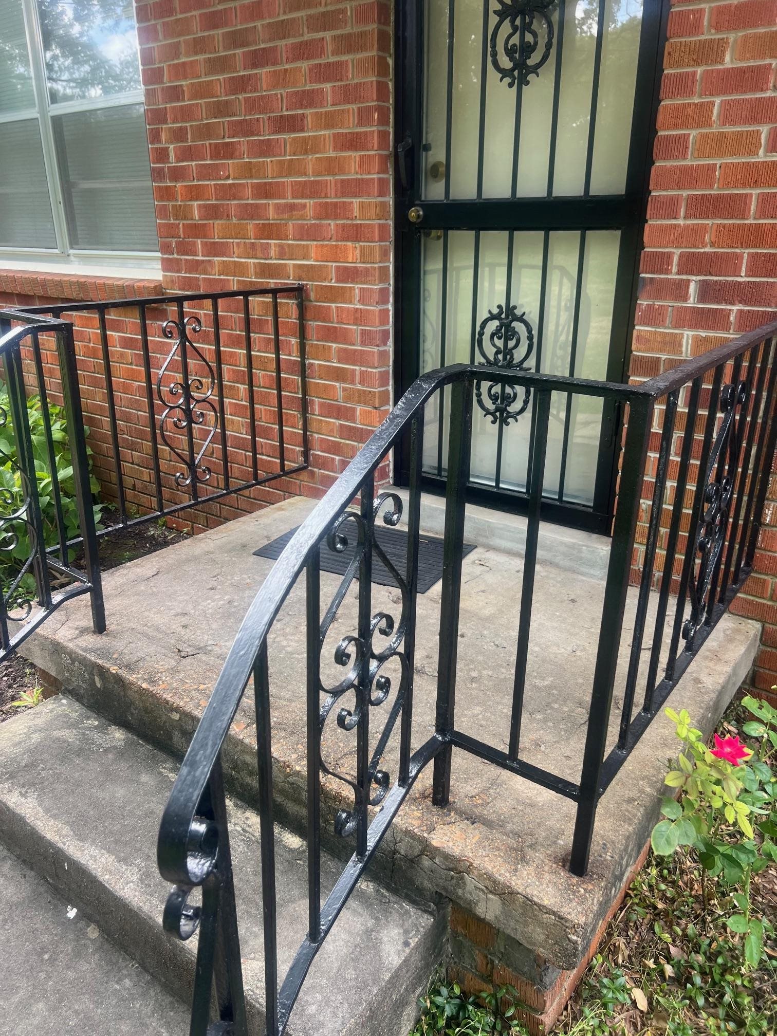 5048 Kaye Road Memphis, TN 38117 - Photo 2 of 19 a balcony with a bench