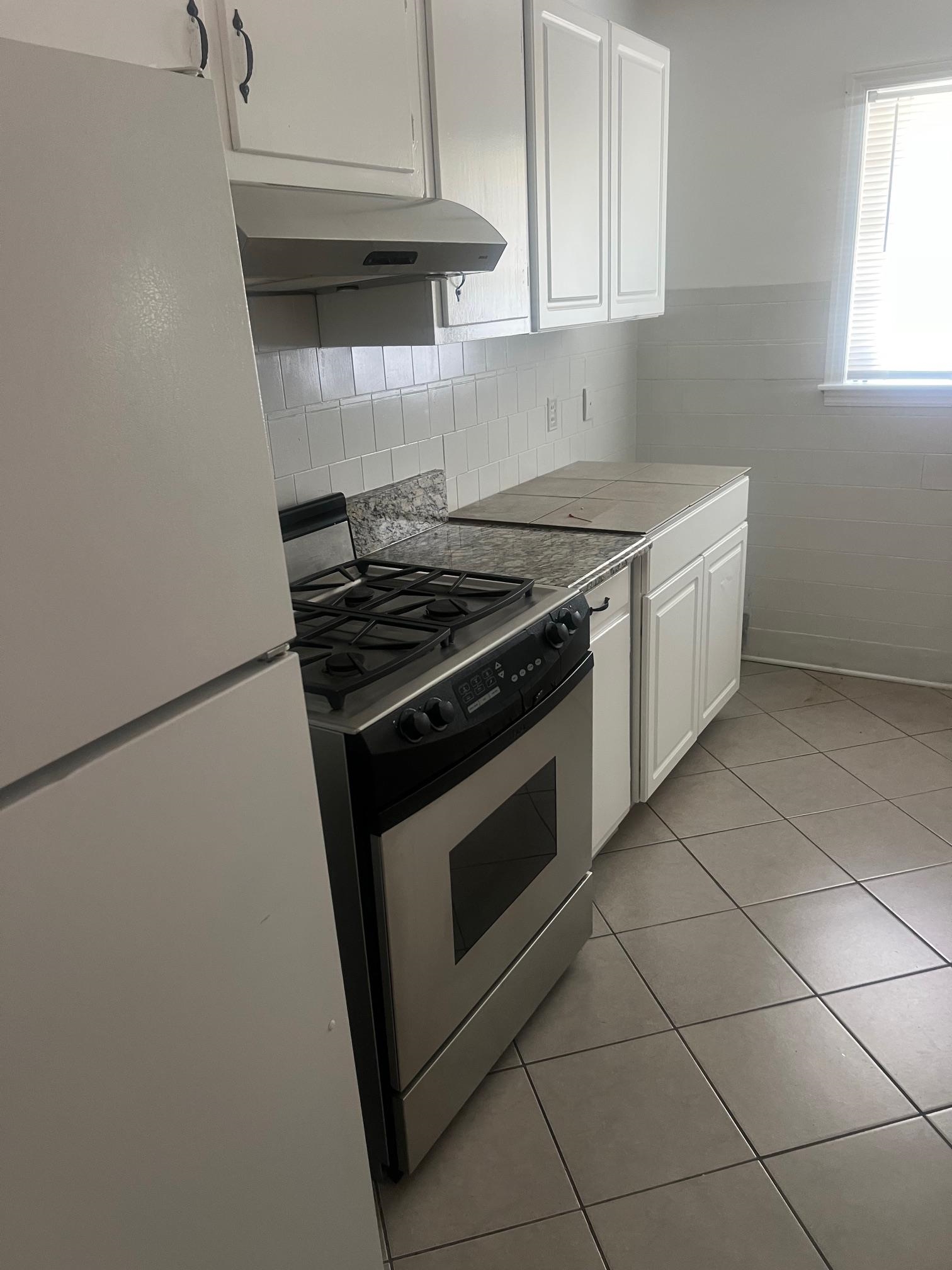 5048 Kaye Road Memphis, TN 38117 - Photo 5 of 19 a kitchen with granite countertop white cabinets and white appliances