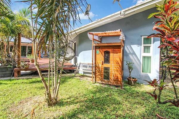 a view of a yard with a tree
