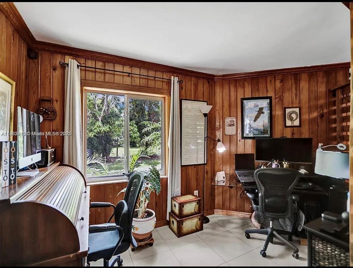37225 Southwest 214th Avenue Homestead, FL 33034 - Photo 48 of 75 a view of a livingroom with workspace