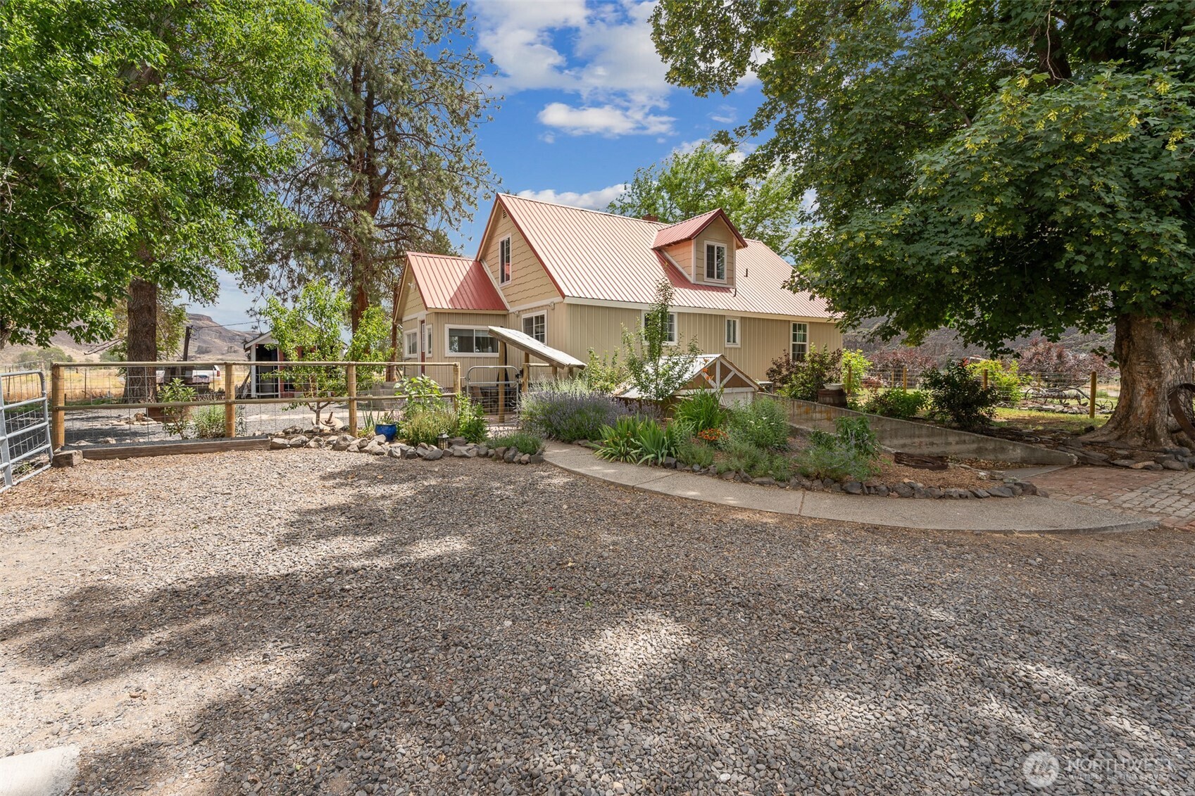 39 Wagon Road Palisades, WA 98845 - Photo 5 of 40 Gallery Image 5