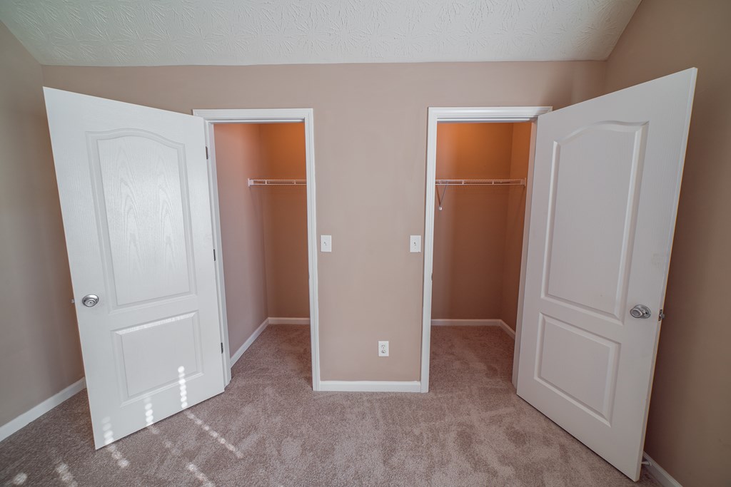 45 Apache Trail Fort Mitchell, AL 36856 - Photo 35 of 43 an empty room with closet and a bathroom