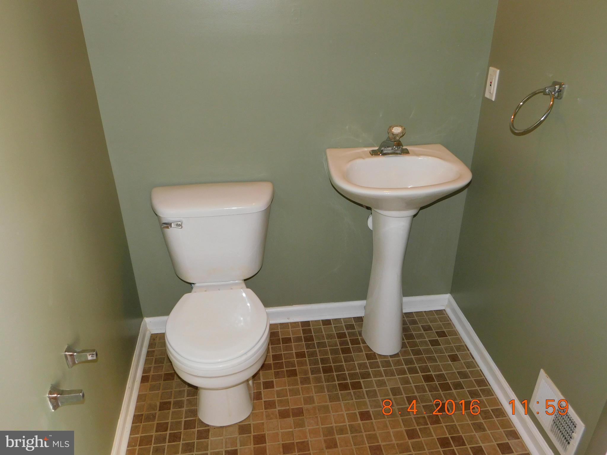 5044 Finsbury Road Baltimore, MD 21237 - Photo 5 of 14 Bath on Main Level