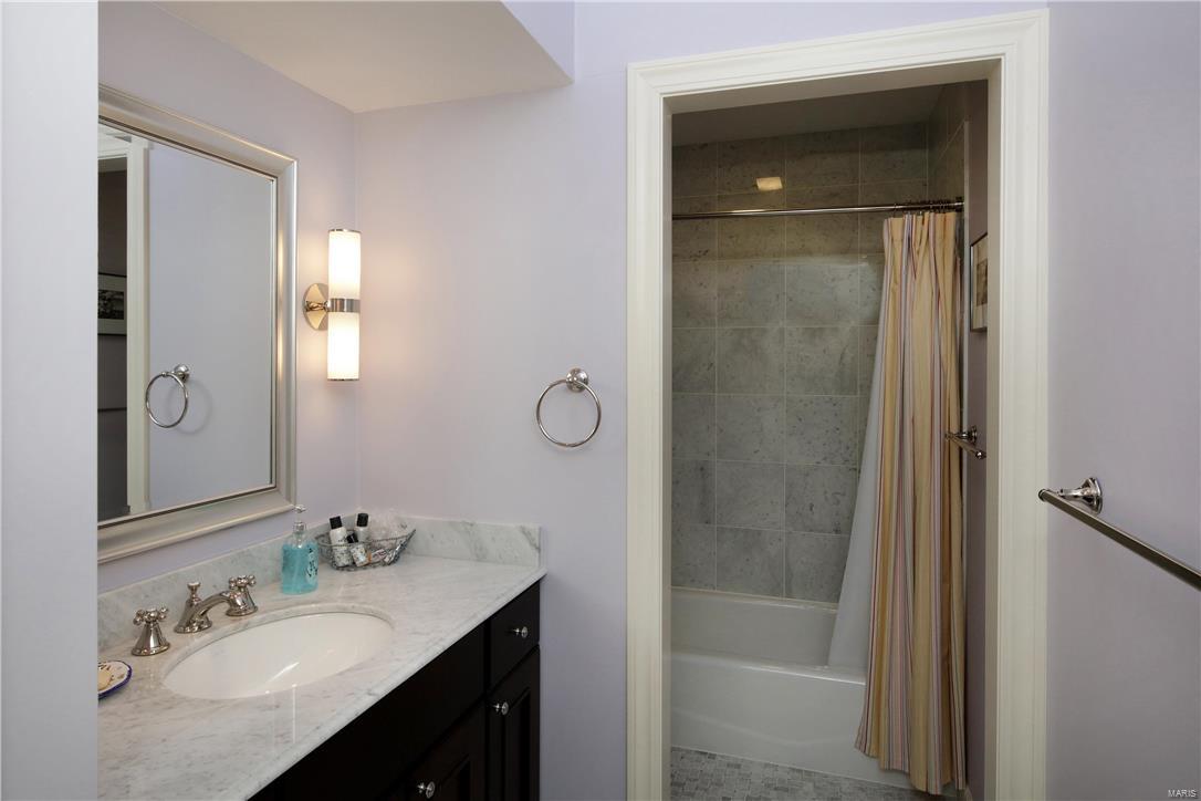 43 Conway Close Road Ladue, MO 63124 - Photo 17 of 23 Gallery Image 17