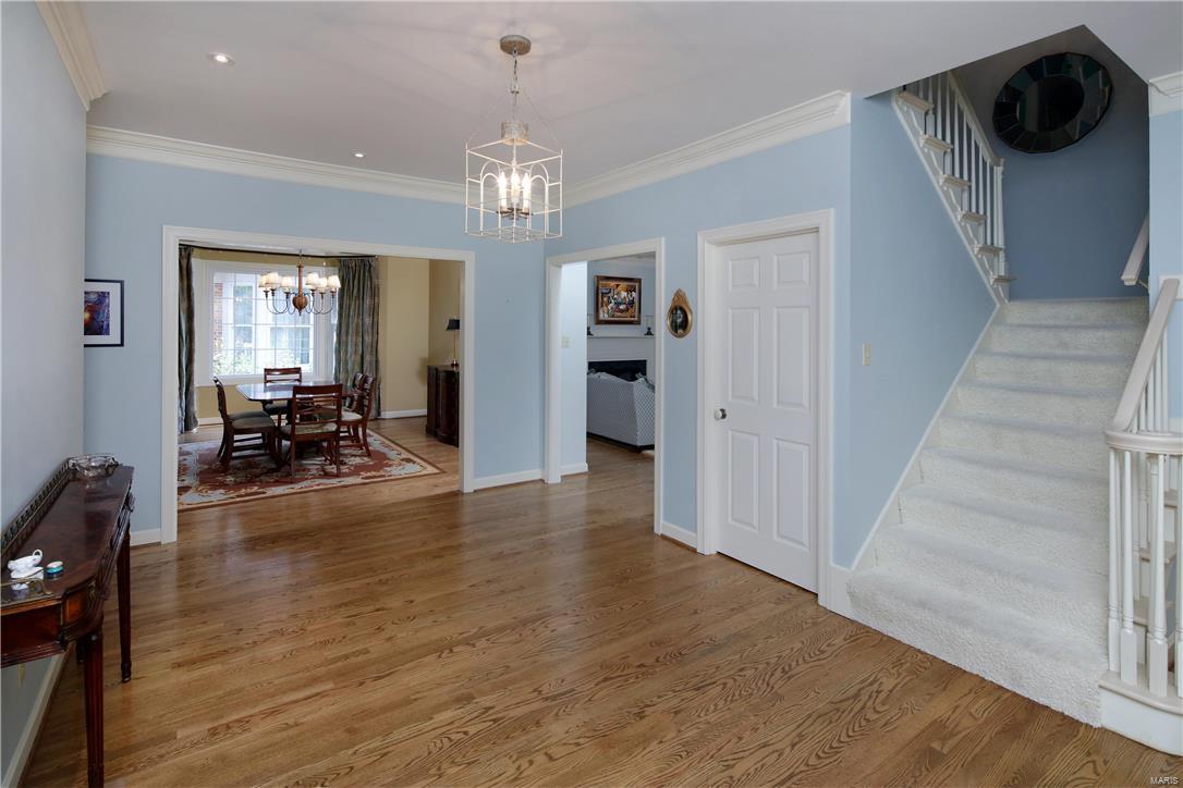 43 Conway Close Road Ladue, MO 63124 - Photo 2 of 23 Gallery Image 2