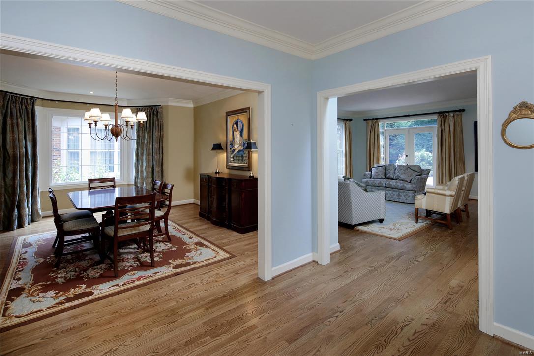 43 Conway Close Road Ladue, MO 63124 - Photo 3 of 23 Gallery Image 3