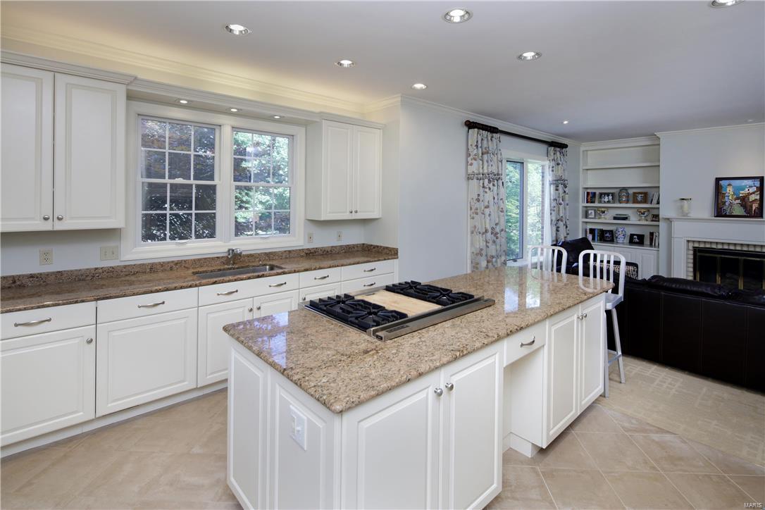 43 Conway Close Road Ladue, MO 63124 - Photo 8 of 23 Gallery Image 8
