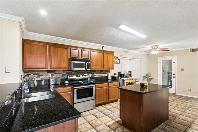 2033 Heather Lane Slidell, LA 70461 - Photo 4 of 15