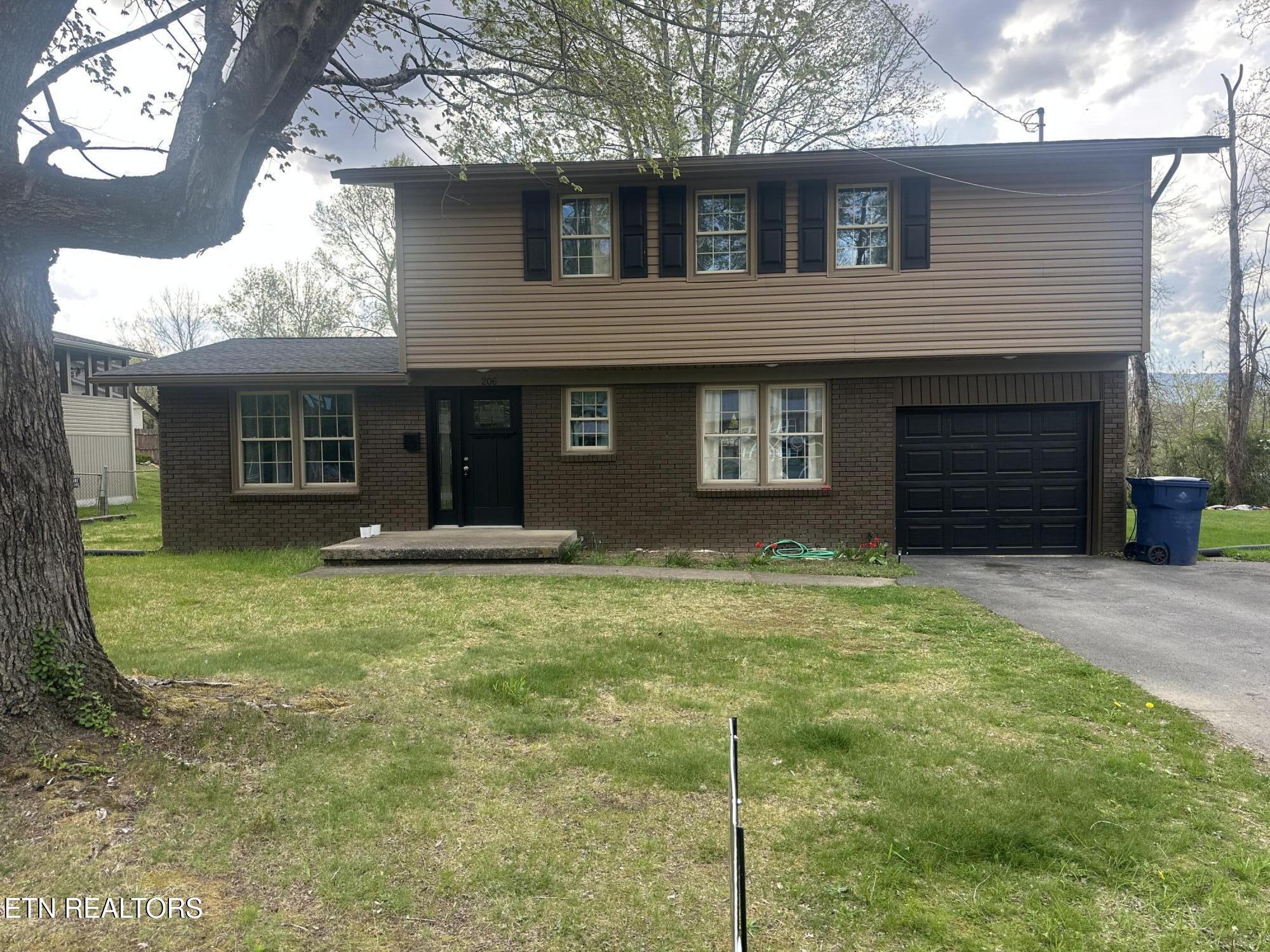 206 Summit Drive Middlesboro, KY 40965 - Photo 1 of 29 IMG_1515