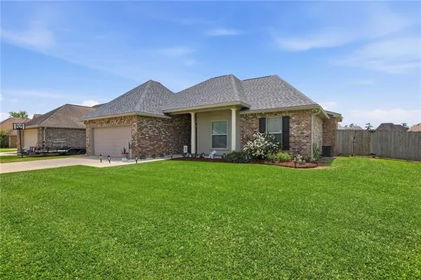 $275,000 | 13157 East Coles Creek Loop, Hammond, LA 70403