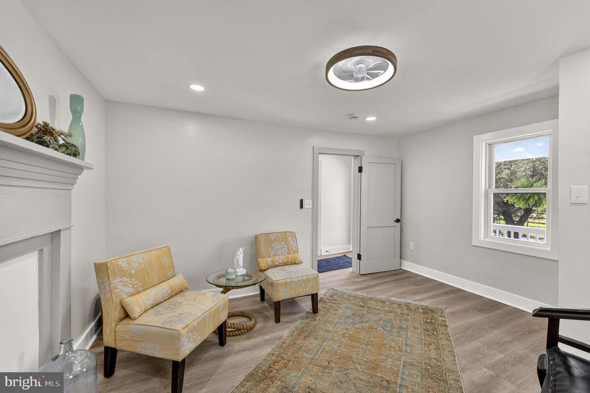 33960 Welbourne Road Upperville, VA 20184 - Photo 25 of 43 Bright and inviting living space.