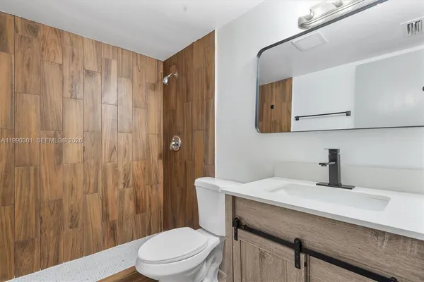 $1,670 | 1715 North 16th Avenue, Unit 312, Hollywood, FL 33020