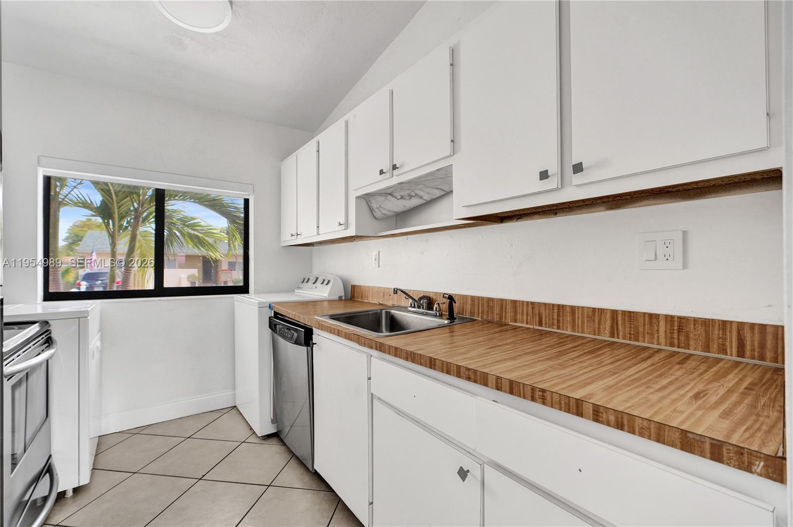12216 Southwest 110th Lane Miami, FL 33186 - Photo 12 of 40