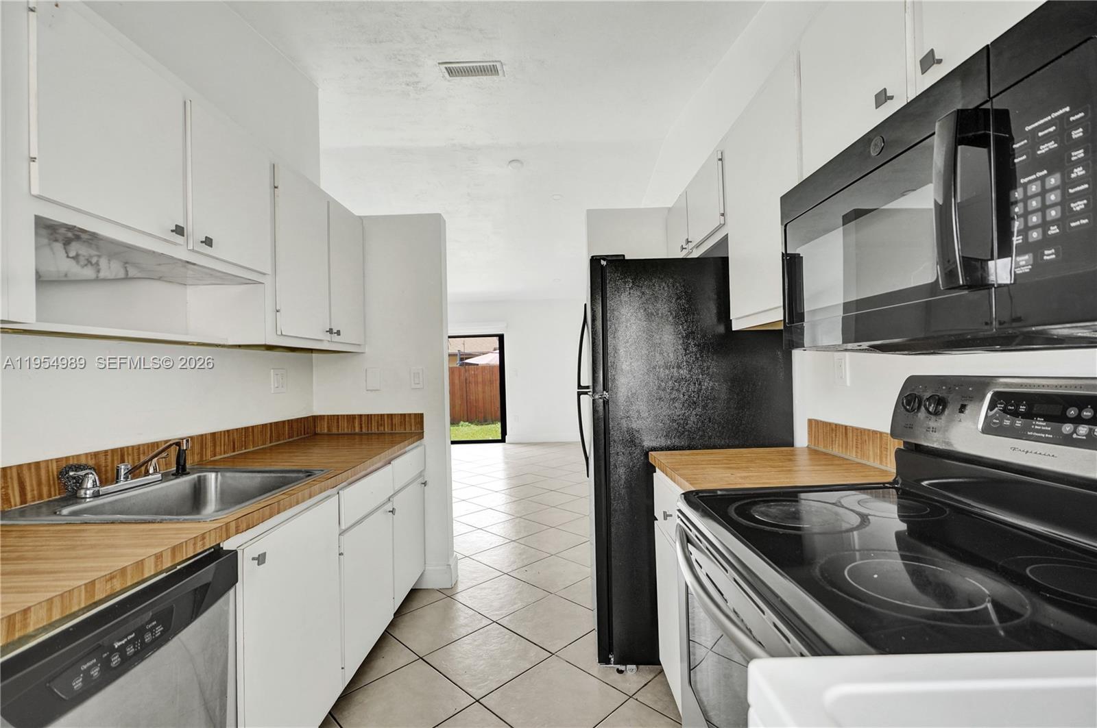 12216 Southwest 110th Lane Miami, FL 33186 - Photo 13 of 40