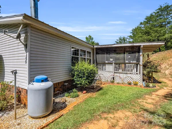 a front view of house with yard