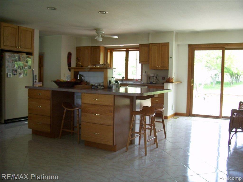 5692 Mabley Hill Road Fenton, MI 48430 - Photo 6 of 18 Kitchen