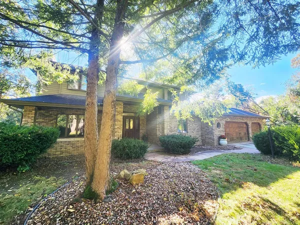 $659,900 | 4230 North Juniper Drive, Janesville, WI 53545