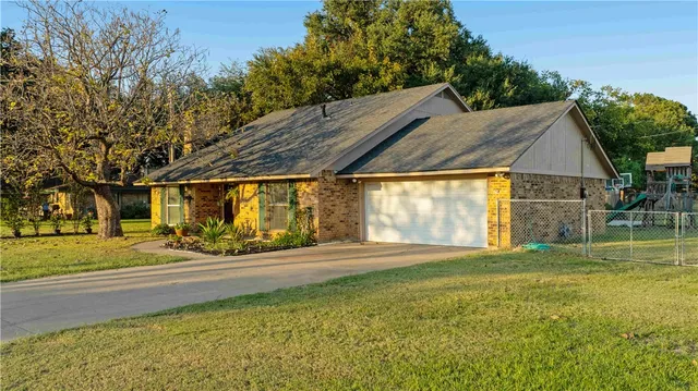 $245,500 | 1501 Hackberry Street, Hearne, TX 77859
