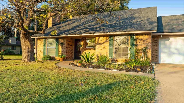 $245,500 | 1501 Hackberry Street, Hearne, TX 77859