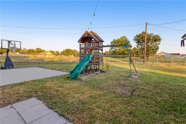 $245,500 | 1501 Hackberry Street, Hearne, TX 77859