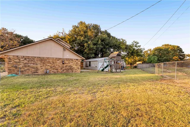 $245,500 | 1501 Hackberry Street, Hearne, TX 77859