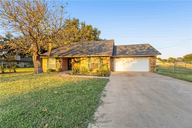 $245,500 | 1501 Hackberry Street, Hearne, TX 77859