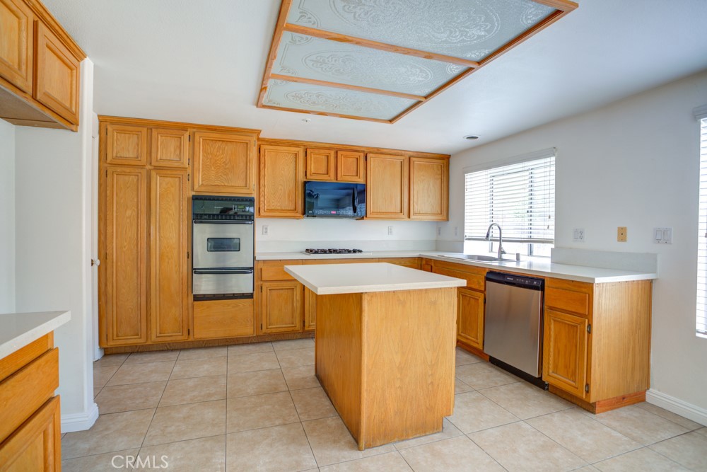 14276 Madera Court Fontana, CA 92336 - Photo 13 of 40