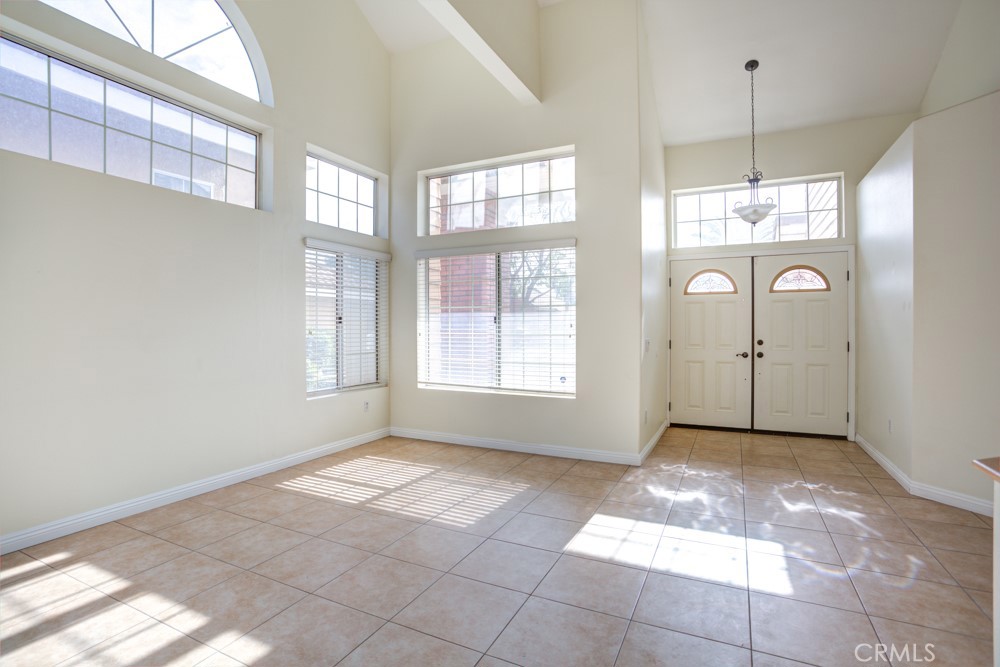 14276 Madera Court Fontana, CA 92336 - Photo 4 of 40