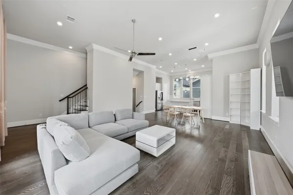 $549,900 | 8612 Emnora Lane, Houston, TX 77080