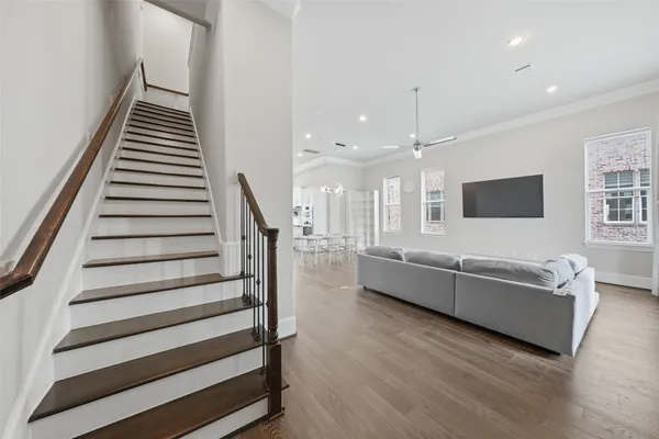 $549,900 | 8612 Emnora Lane, Houston, TX 77080