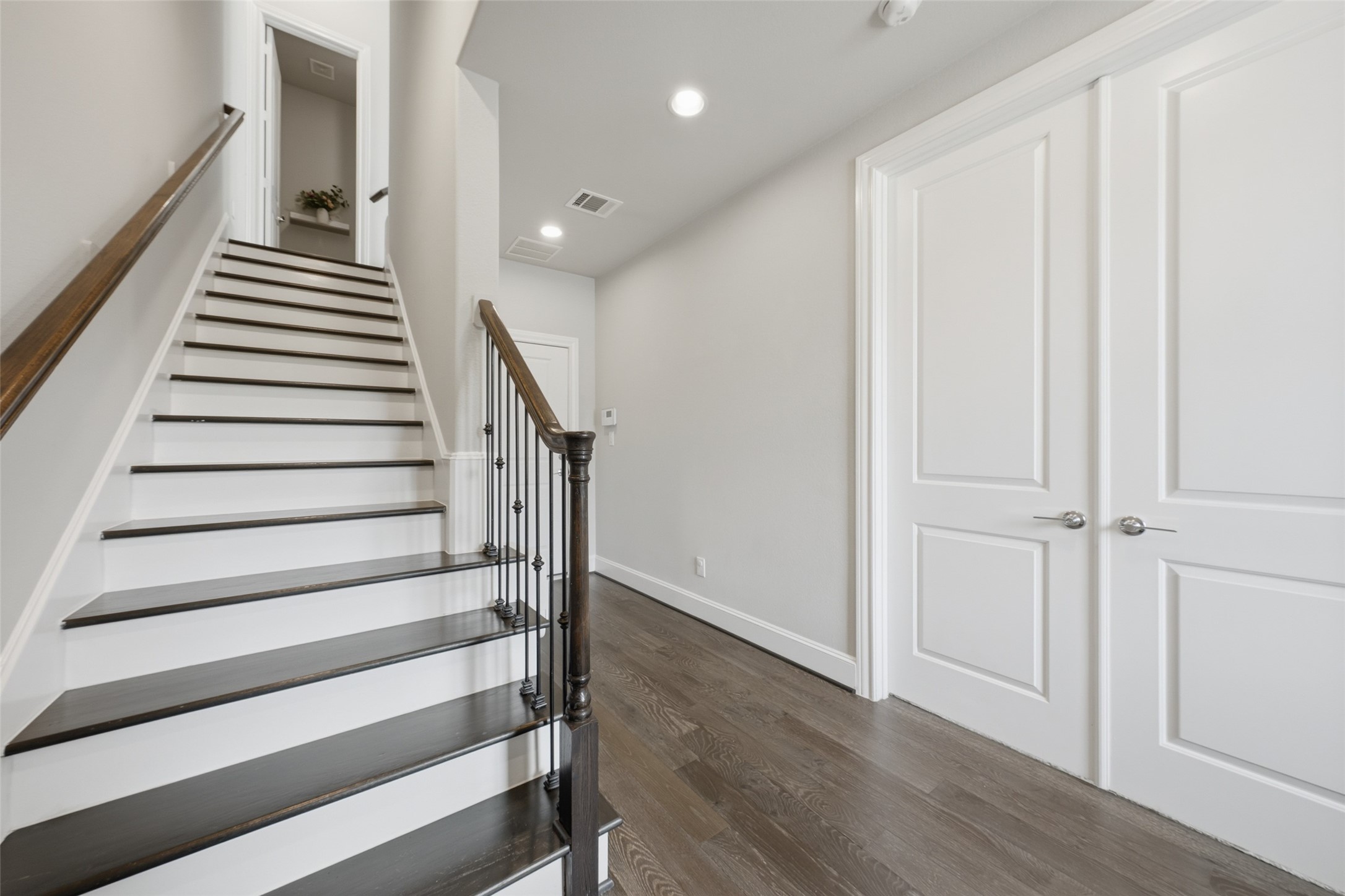 8612 Emnora Lane Houston, TX 77080 - Photo 8 of 45 a view of entryway with wooden floor