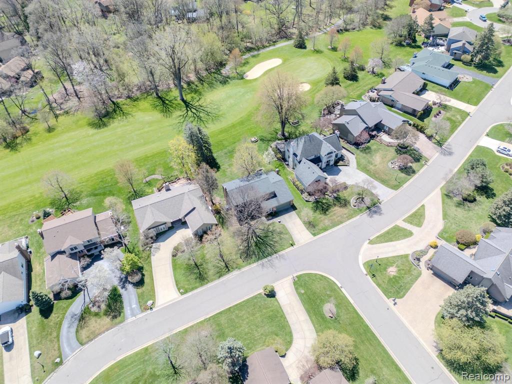 541 Augusta Drive Rochester Hills, MI 48309 - Photo 3 of 74