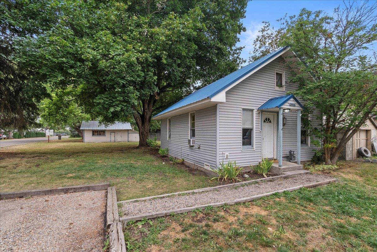 208 South Victoria Street Chewelah, WA 99109 - Photo 4 of 32