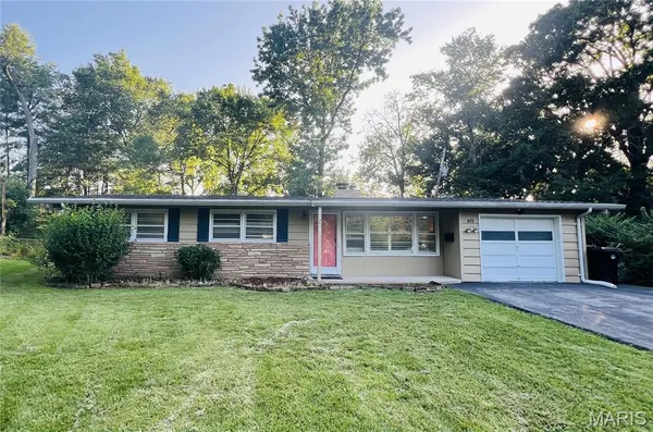 $319,980 | 615 Crest Court, Kirkwood, MO 63122