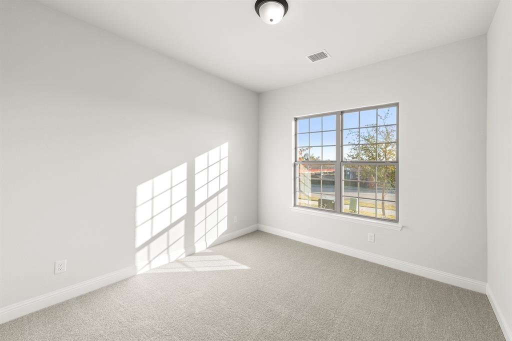 320 Bee Balm Road McKinney, TX 75071 - Photo 5 of 29 13. 320 Bee Balm - Kitchen (2)