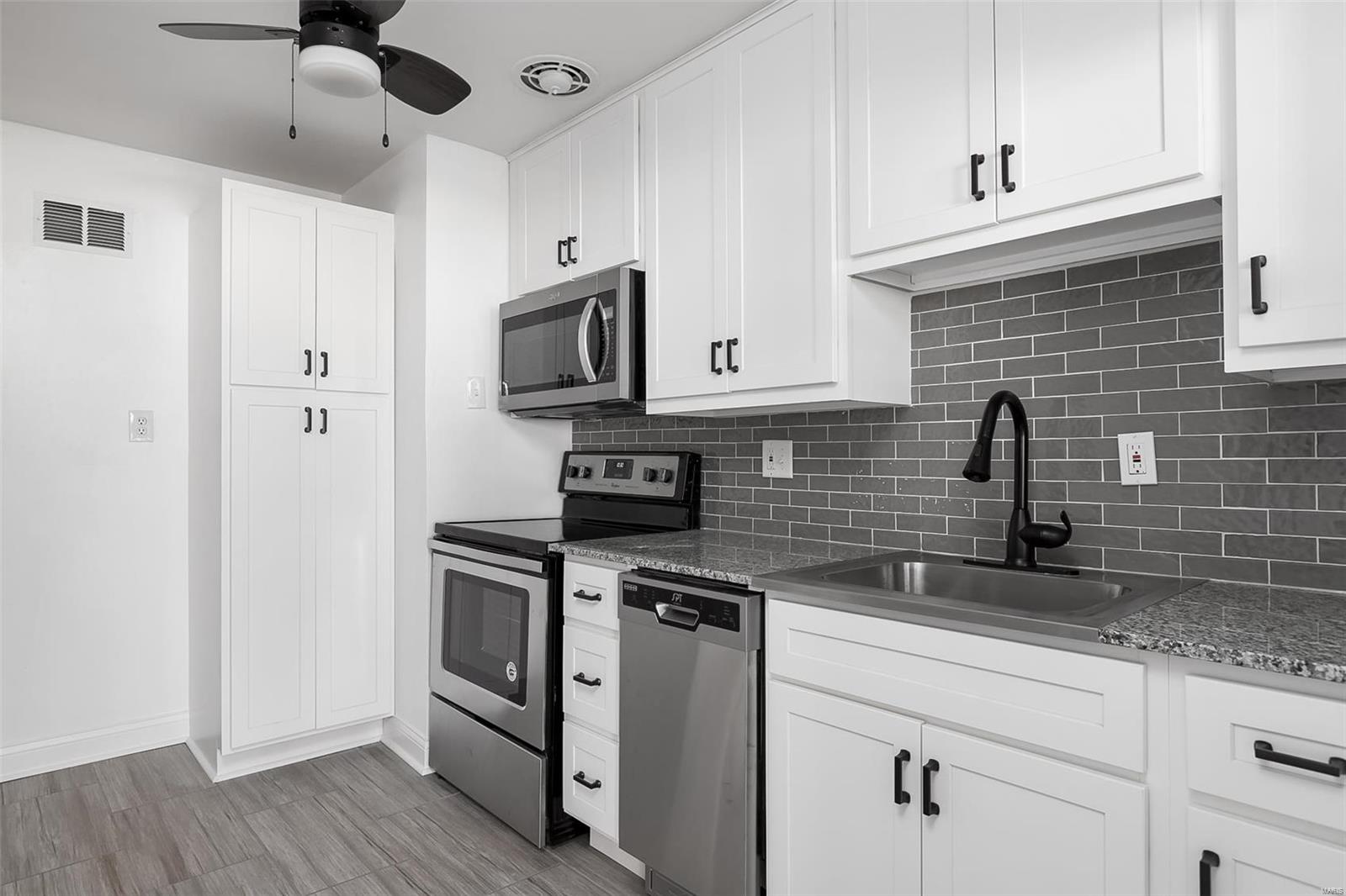 1213 Chambers Road St. Louis, MO 63137 - Photo 11 of 30