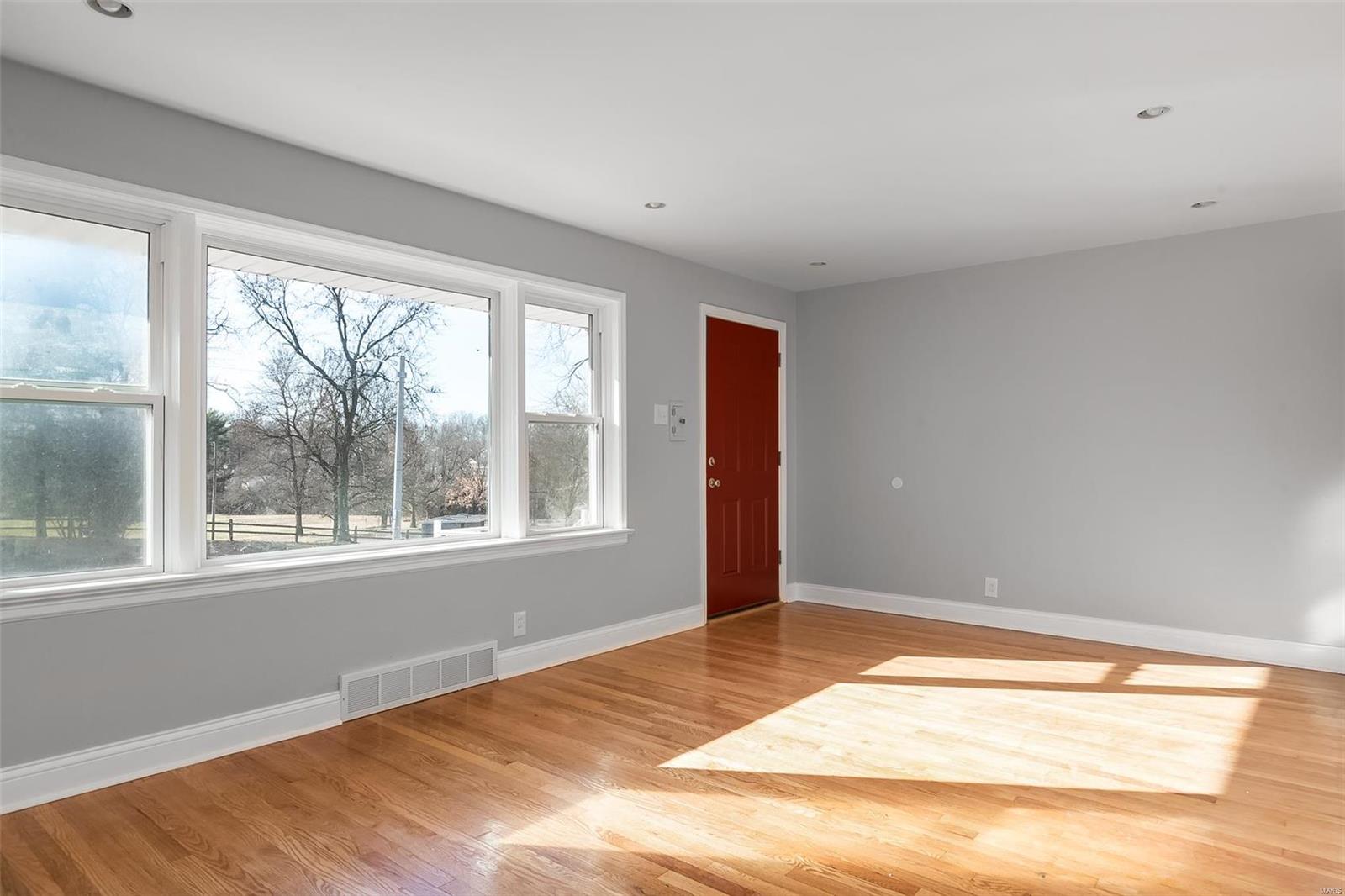 1213 Chambers Road St. Louis, MO 63137 - Photo 4 of 30