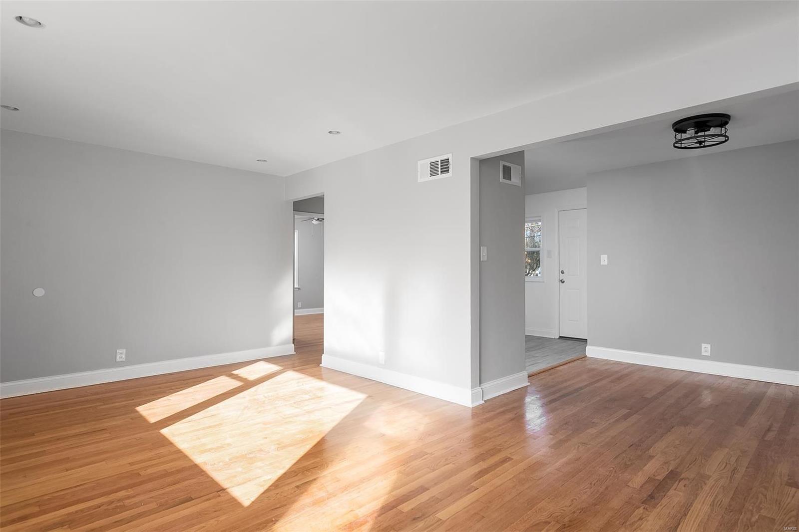 1213 Chambers Road St. Louis, MO 63137 - Photo 6 of 30