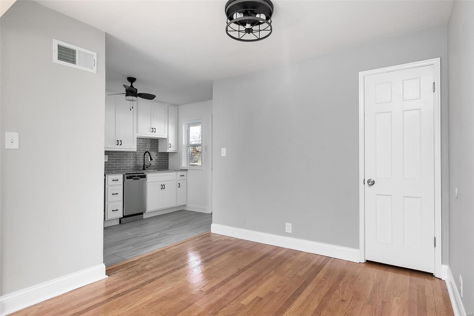 1213 Chambers Road St. Louis, MO 63137 - Photo 7 of 30