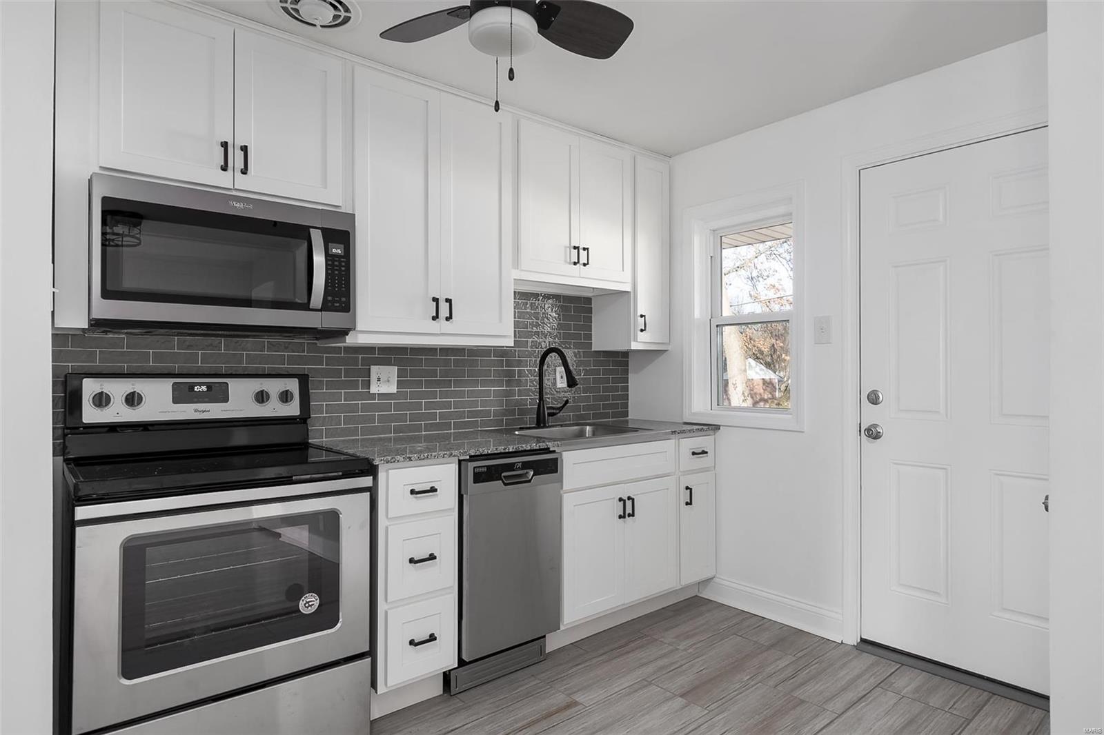 1213 Chambers Road St. Louis, MO 63137 - Photo 9 of 30
