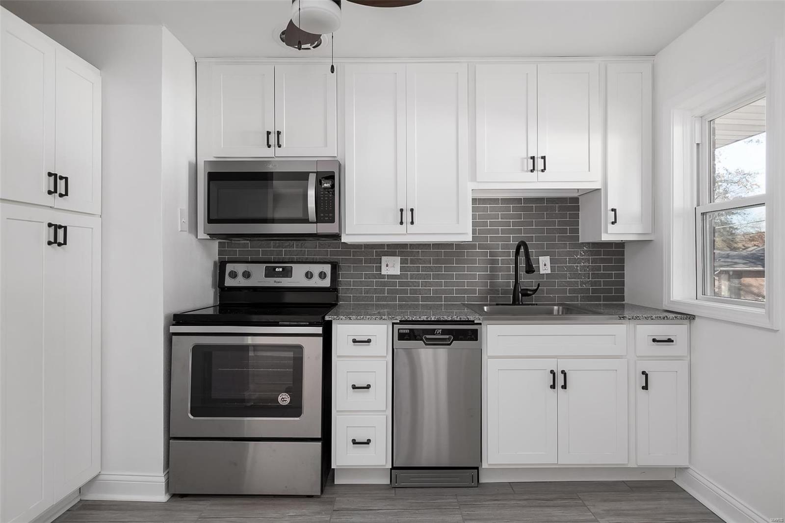1213 Chambers Road St. Louis, MO 63137 - Photo 10 of 30