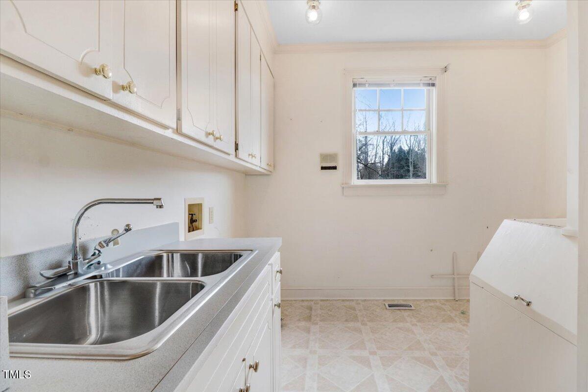 2902 Steeple Chase Road North Wilson, NC 27896 - Photo 22 of 70 Laundry Room