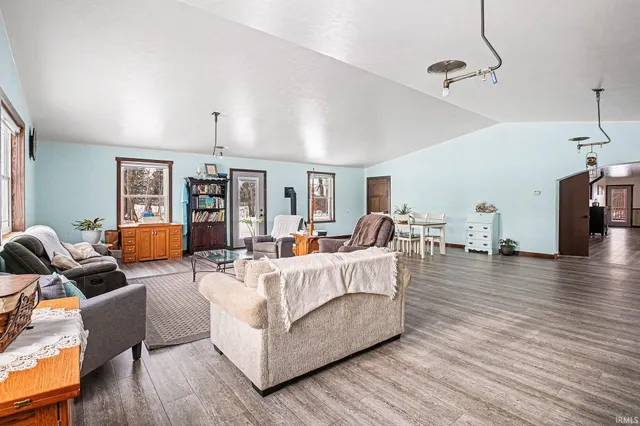 $525,000 | 12225 County Road 4, Middlebury, IN 46540